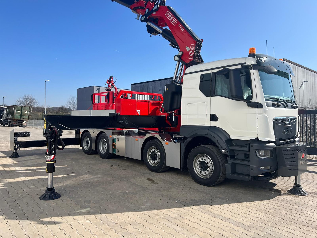 MAN 8x4 mit F1150RA.2.28 L616 Winde, 2.per. Korb - Camion grue: photos 2 MAN 8x4 mit F1150RA.2.28 L616 Winde, 2.per. Korb - Camion grue: photos 2