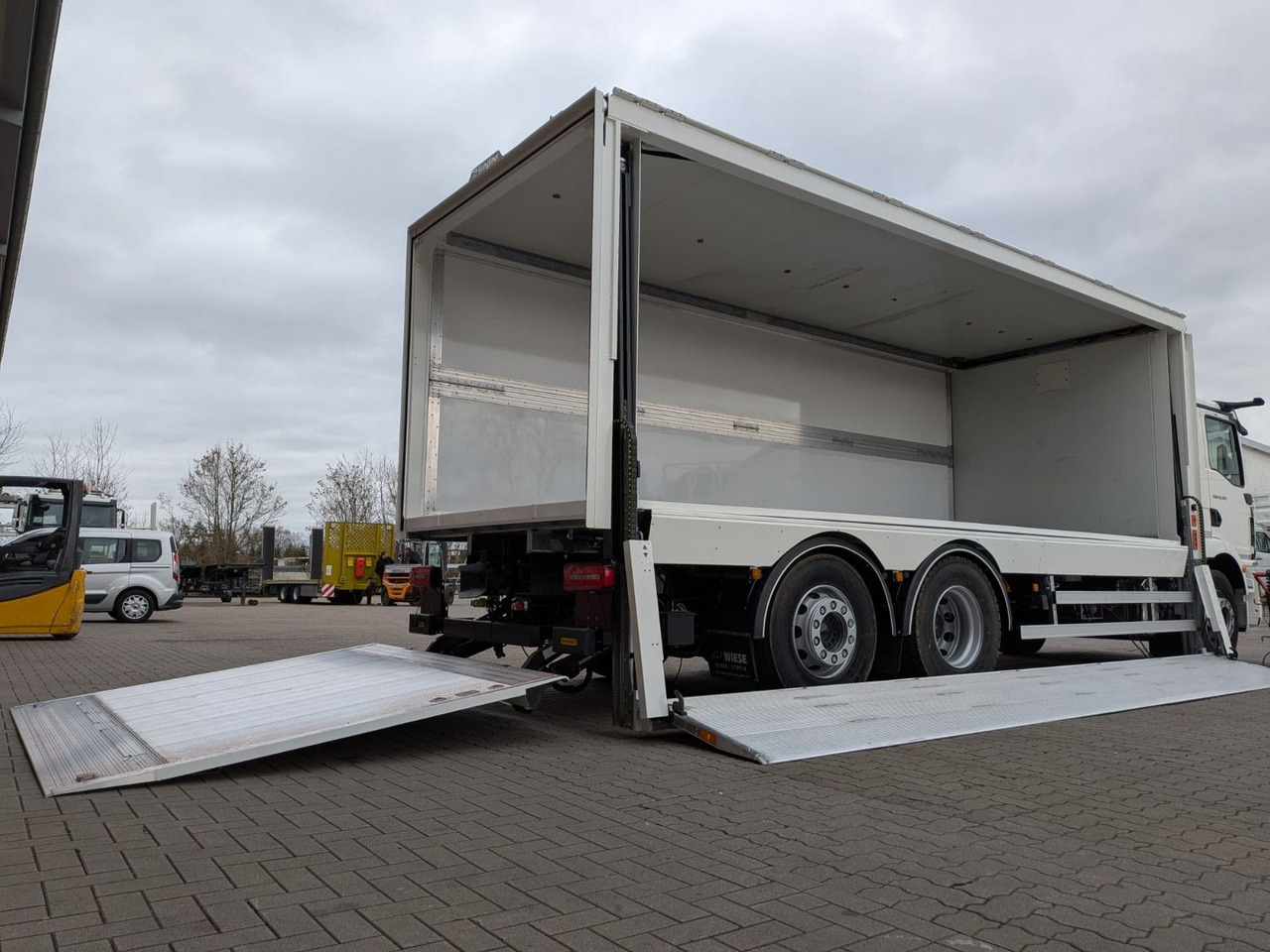 MAN TGM 26.320 6x2/4 Getränkefahrzeug Wingliner LBW - Camion pour le transport de boissons: photos 2 MAN TGM 26.320 6x2/4 Getränkefahrzeug Wingliner LBW - Camion pour le transport de boissons: photos 2