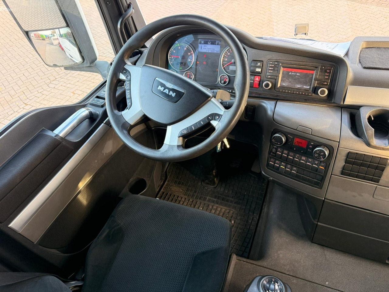 Camion grue MAN TGX 26.440 6x2 mit HMF 3000-5 Kran Top Zustand: photos 10