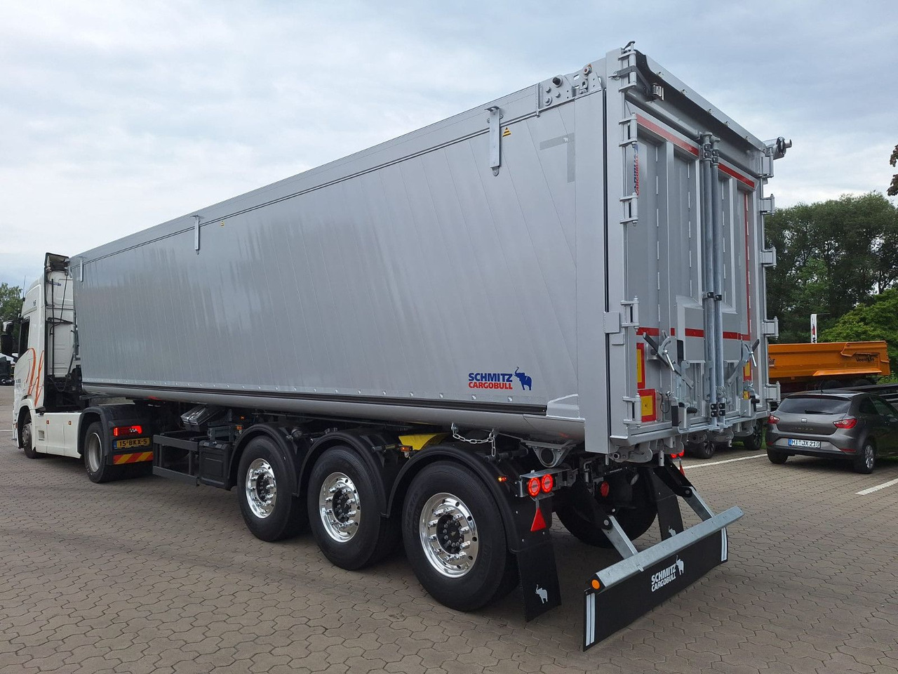 Schmitz Cargobull Kipper 52m³ mit gekröpftem Chassis - Semi-remorque benne: photos 1 Schmitz Cargobull Kipper 52m³ mit gekröpftem Chassis - Semi-remorque benne: photos 1