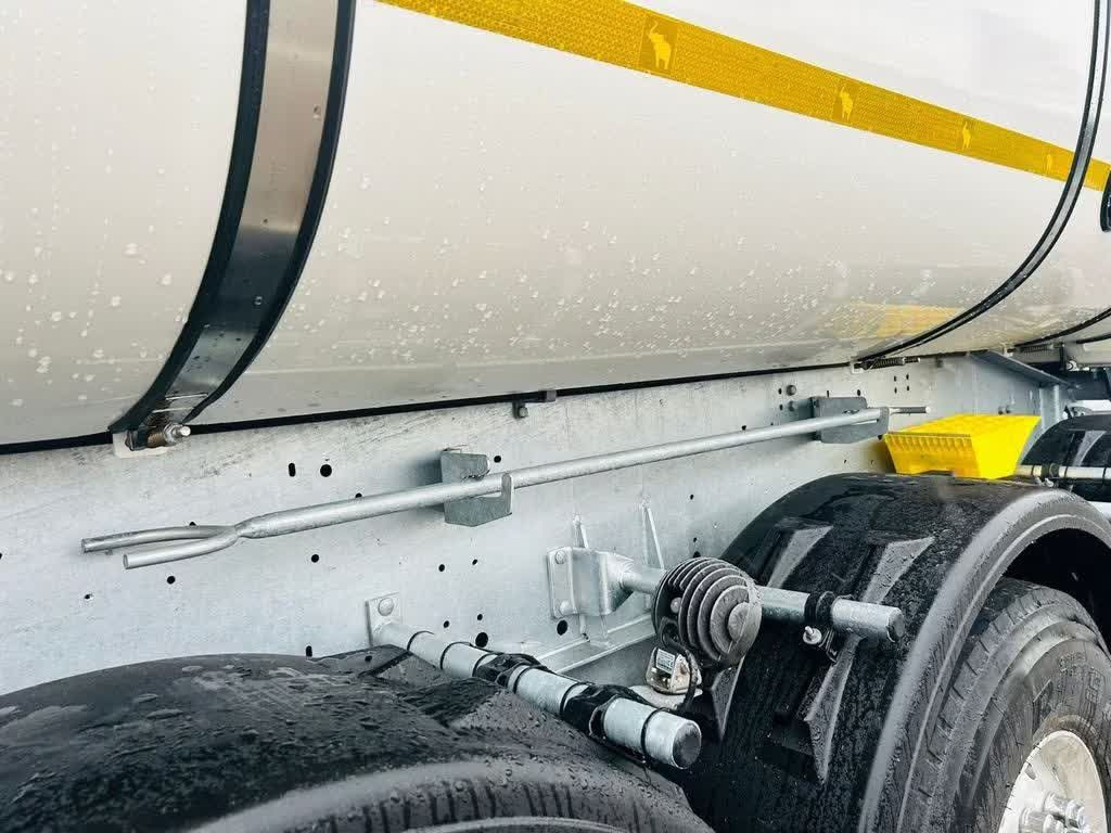 Schmitz Cargobull Thermomulde 24m³ isoliert elektrisches Verdeck - Semi-remorque benne: photos 4 Schmitz Cargobull Thermomulde 24m³ isoliert elektrisches Verdeck - Semi-remorque benne: photos 4