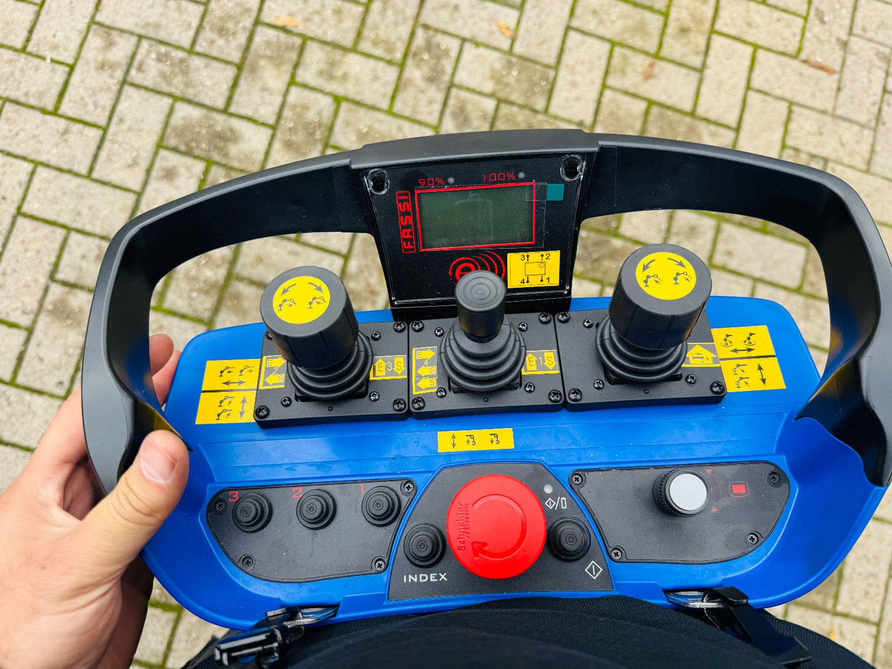 Volvo FH 500 8x4 Kran F820 RA2.27 Jib & Winde Sofort - Tracteur routier: photos 4 Volvo FH 500 8x4 Kran F820 RA2.27 Jib & Winde Sofort - Tracteur routier: photos 4