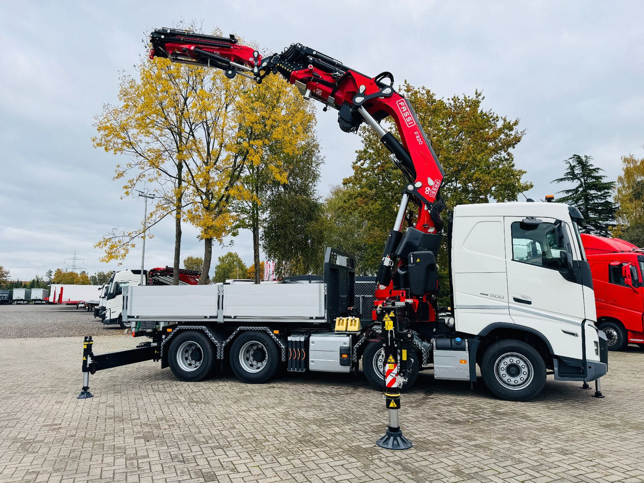 Volvo FH 500 8x4 Kran F820 RA2.27 Jib & Winde Sofort - Tracteur routier: photos 2 Volvo FH 500 8x4 Kran F820 RA2.27 Jib & Winde Sofort - Tracteur routier: photos 2