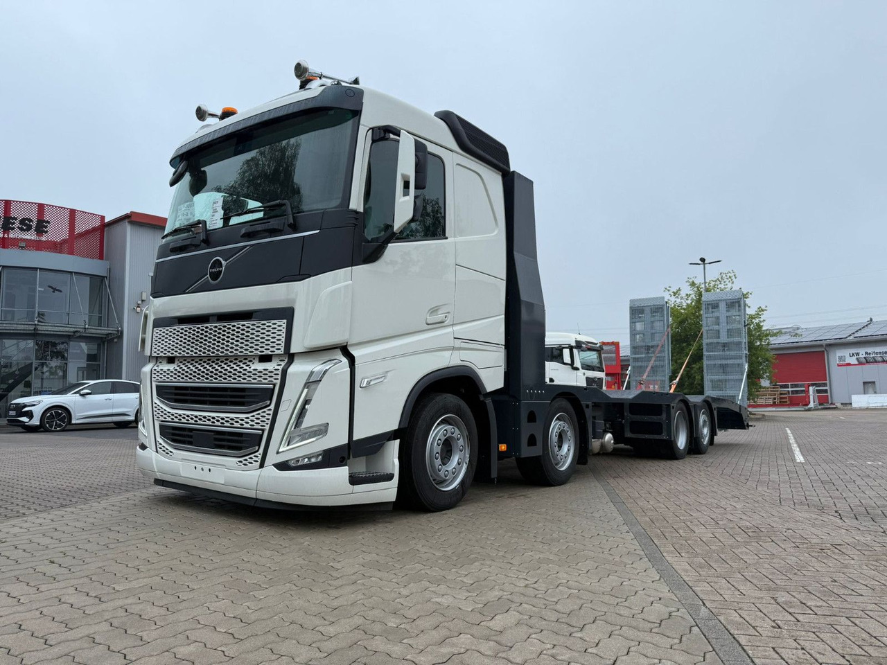 Volvo Arbeitsbühnen Baumaschinentransporter mit Rampen - Remorqueuse: photos 4 Volvo Arbeitsbühnen Baumaschinentransporter mit Rampen - Remorqueuse: photos 4