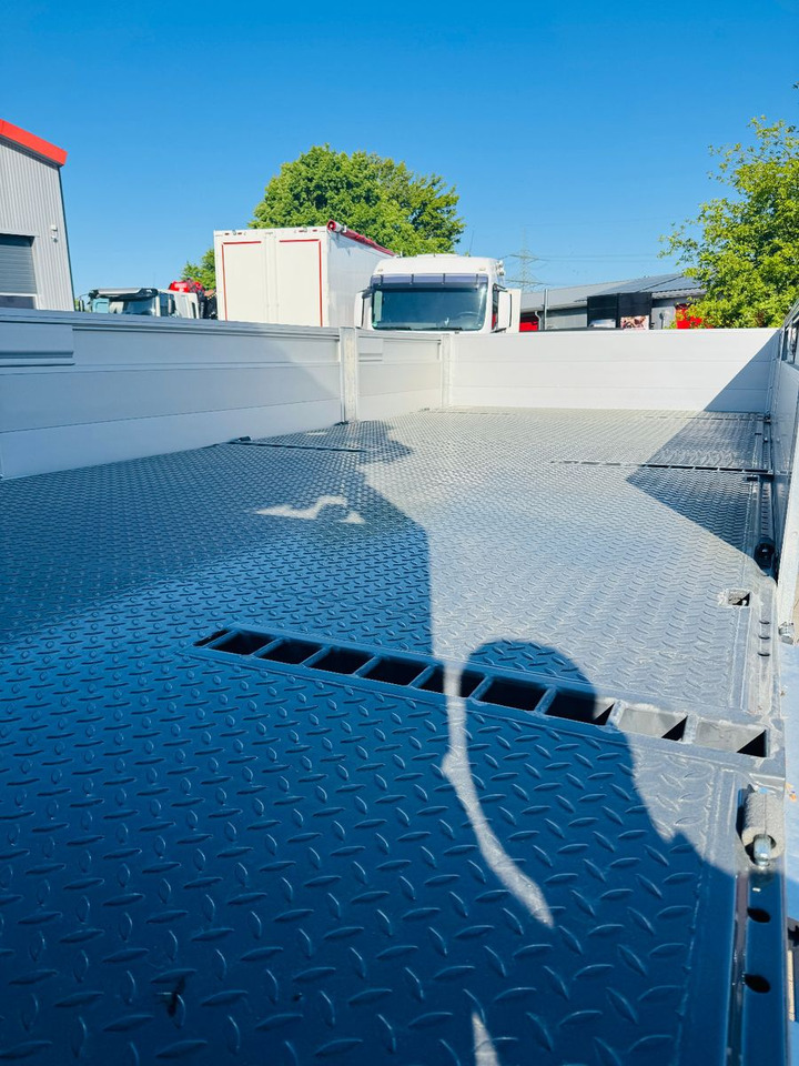 Volvo FH 500 8x2 mit F710RA.2.27 L426 und V20 Winde - Camion grue: photos 4 Volvo FH 500 8x2 mit F710RA.2.27 L426 und V20 Winde - Camion grue: photos 4