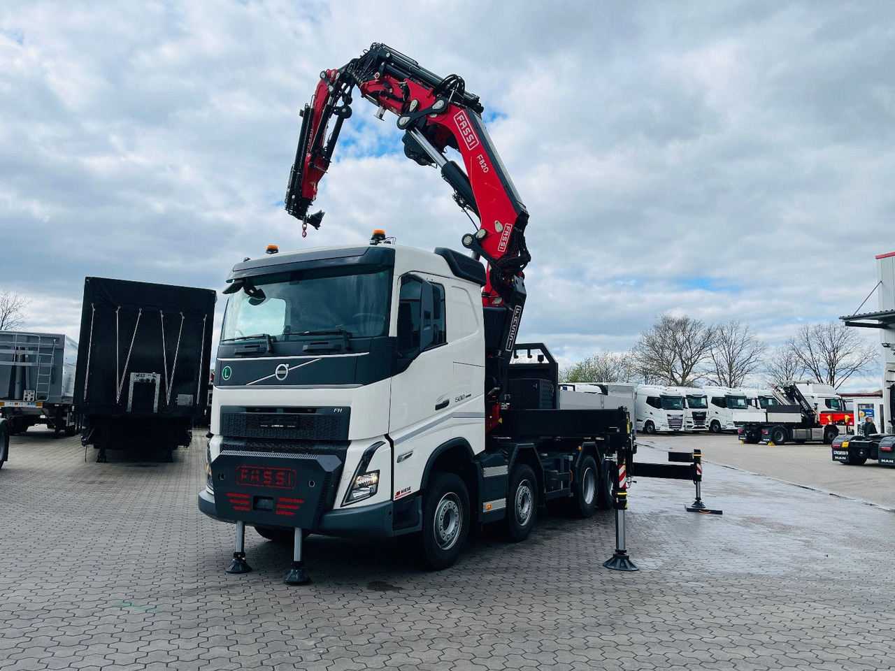 Volvo FH 500 8x4 Kran F820 RA2.27 Jib & Winde Sofort - Camion grue: photos 3 Volvo FH 500 8x4 Kran F820 RA2.27 Jib & Winde Sofort - Camion grue: photos 3