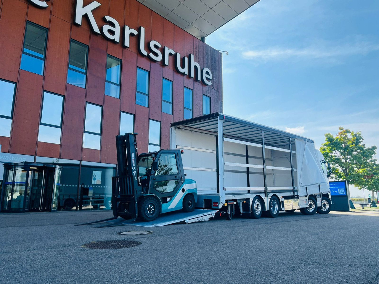 Volvo FH 500 Gabelstaplertransporter LBW 9t Dhollandia - Camion à rideaux coulissants: photos 5 Volvo FH 500 Gabelstaplertransporter LBW 9t Dhollandia - Camion à rideaux coulissants: photos 5