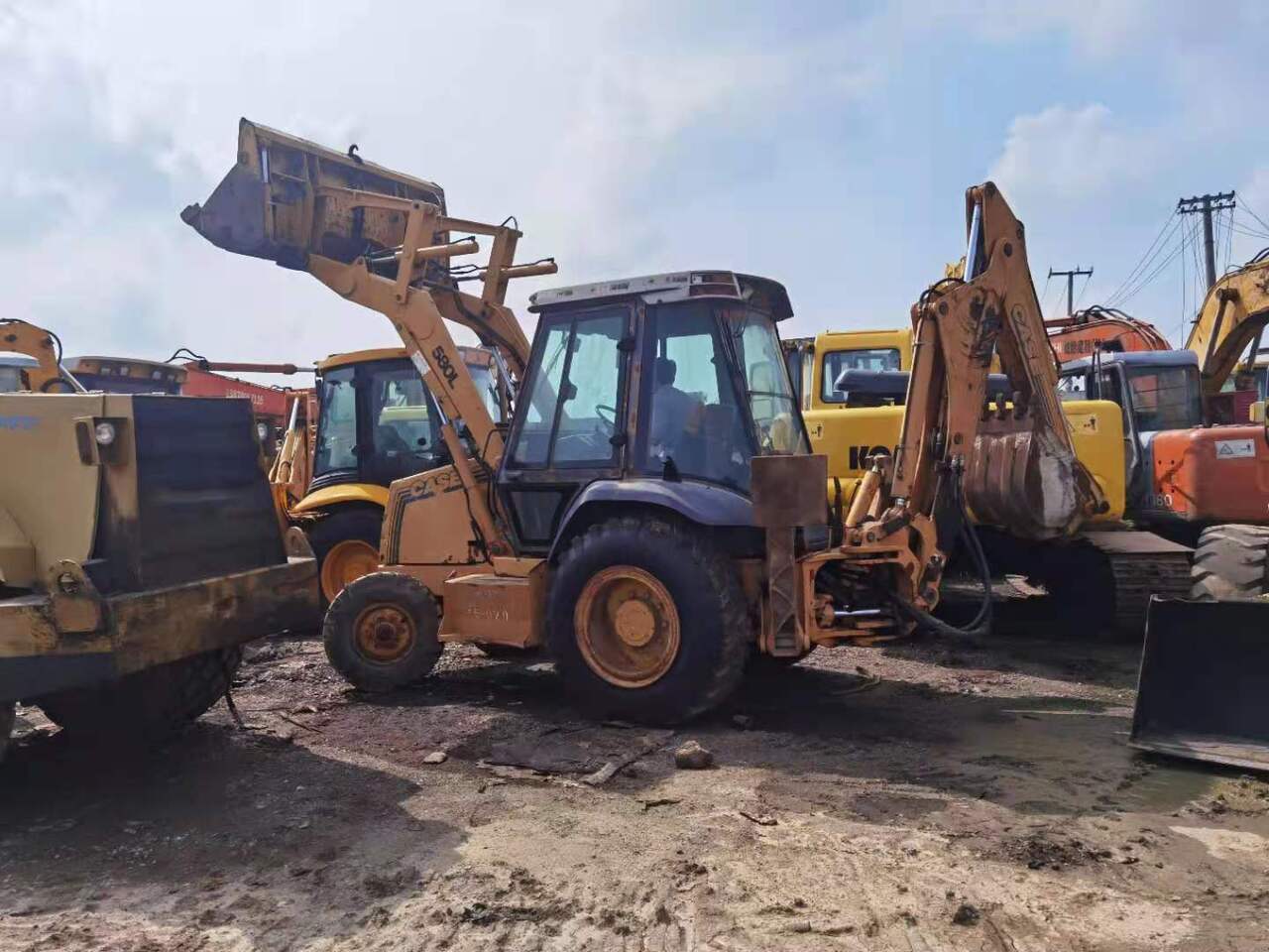 CASE 580L - Tractopelle: photos 1 CASE 580L - Tractopelle: photos 1