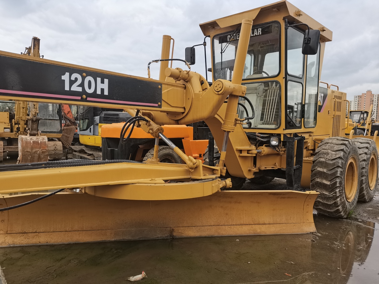 CATERPILLAR 120H - Niveleuse: photos 3 CATERPILLAR 120H - Niveleuse: photos 3