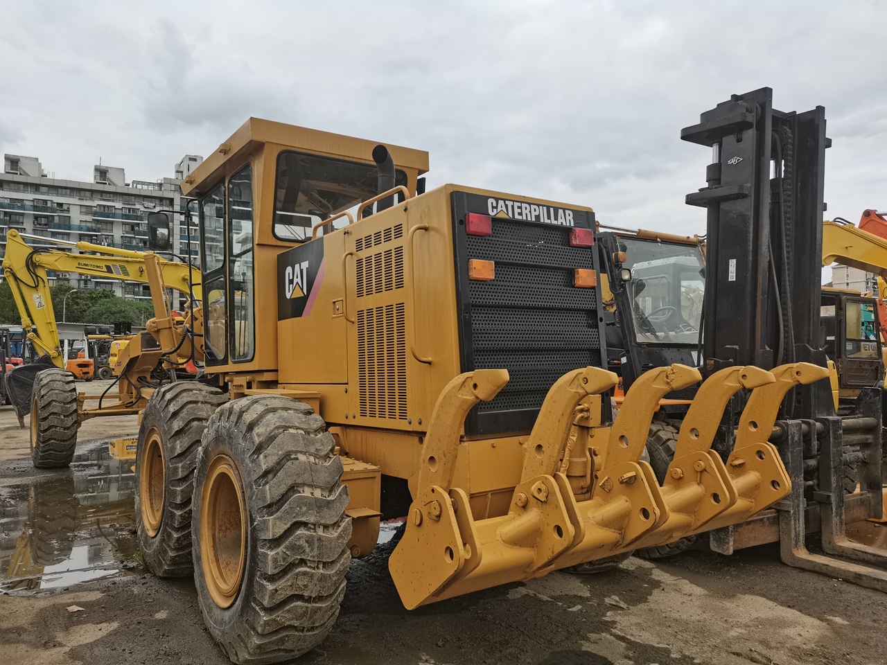 CATERPILLAR 120H - Niveleuse: photos 4 CATERPILLAR 120H - Niveleuse: photos 4