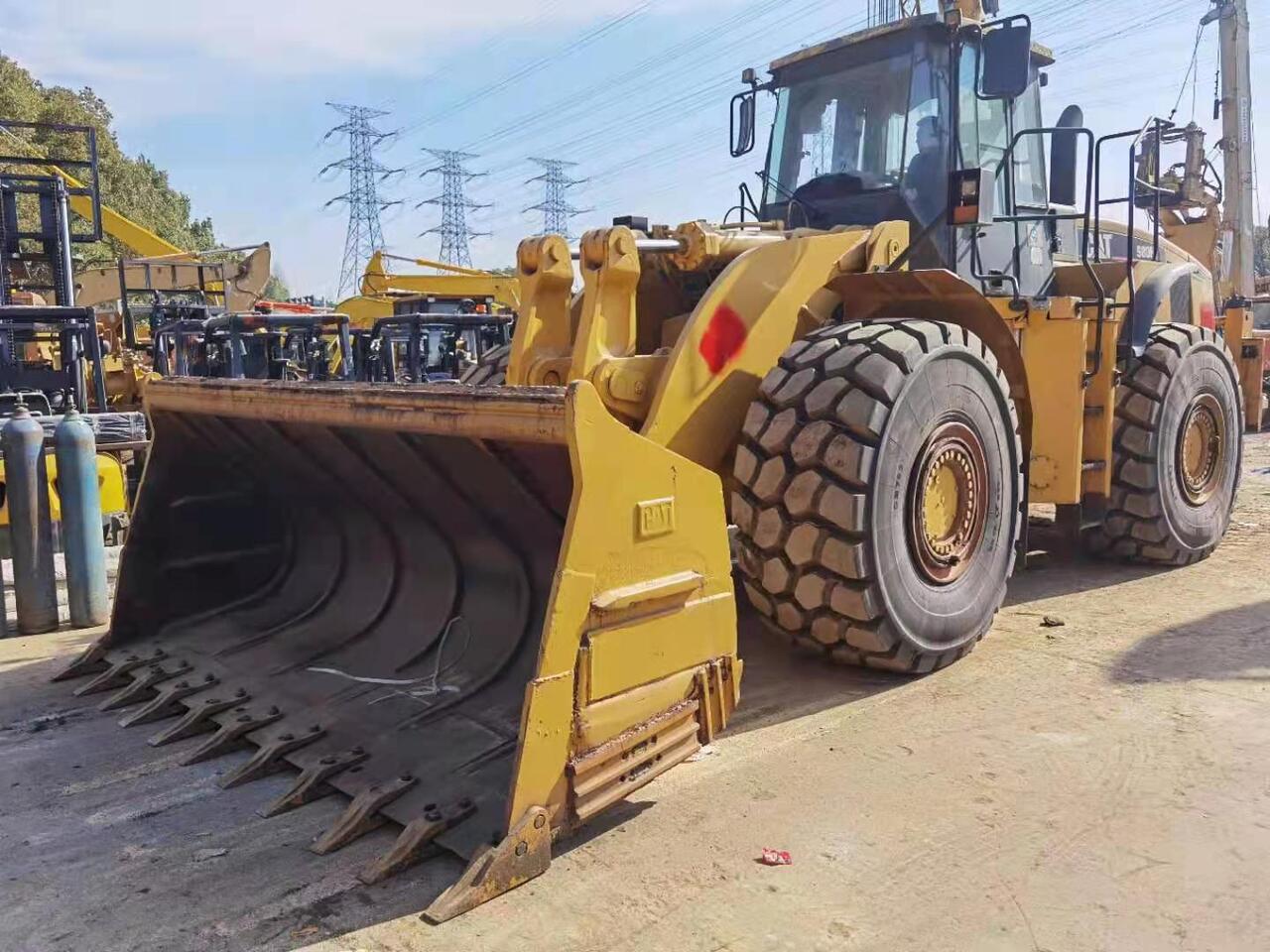 CATERPILLAR 980H - Chargeuse sur pneus: photos 3 CATERPILLAR 980H - Chargeuse sur pneus: photos 3