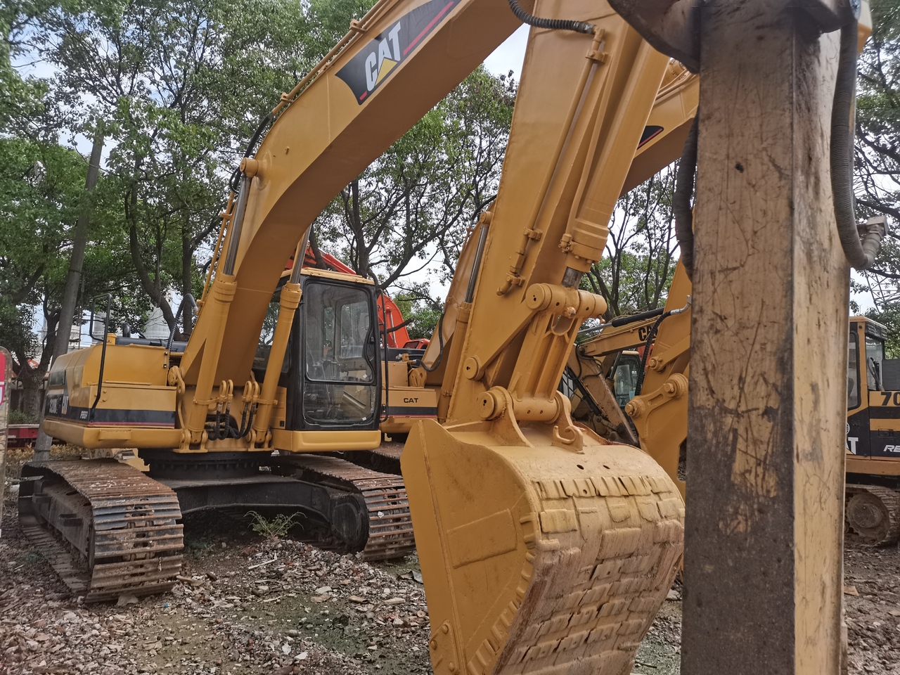 CATERPILLAR CAT-320BL - Pelle sur chenille: photos 4 CATERPILLAR CAT-320BL - Pelle sur chenille: photos 4