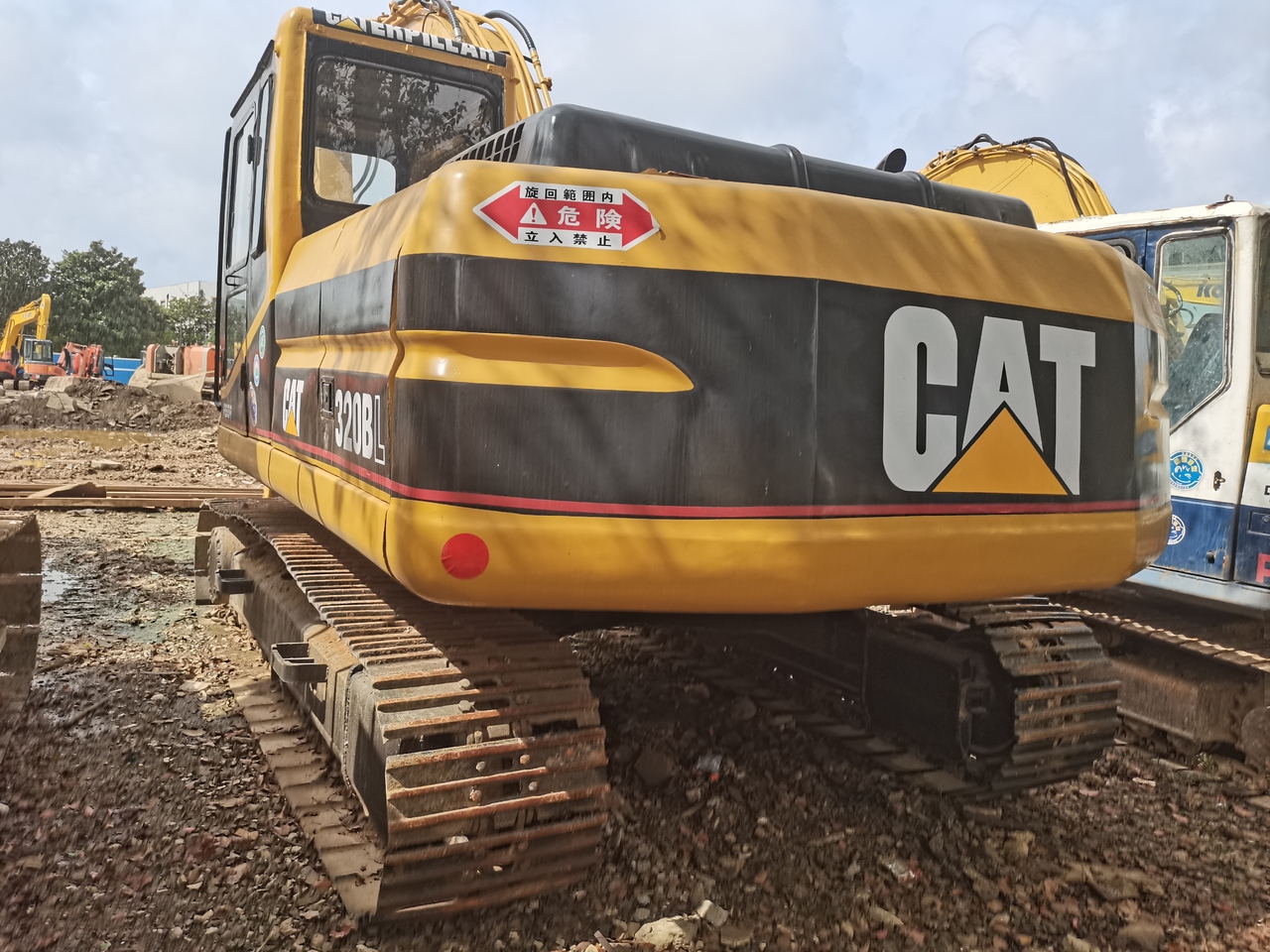 CATERPILLAR CAT-320BL - Pelle sur chenille: photos 3 CATERPILLAR CAT-320BL - Pelle sur chenille: photos 3