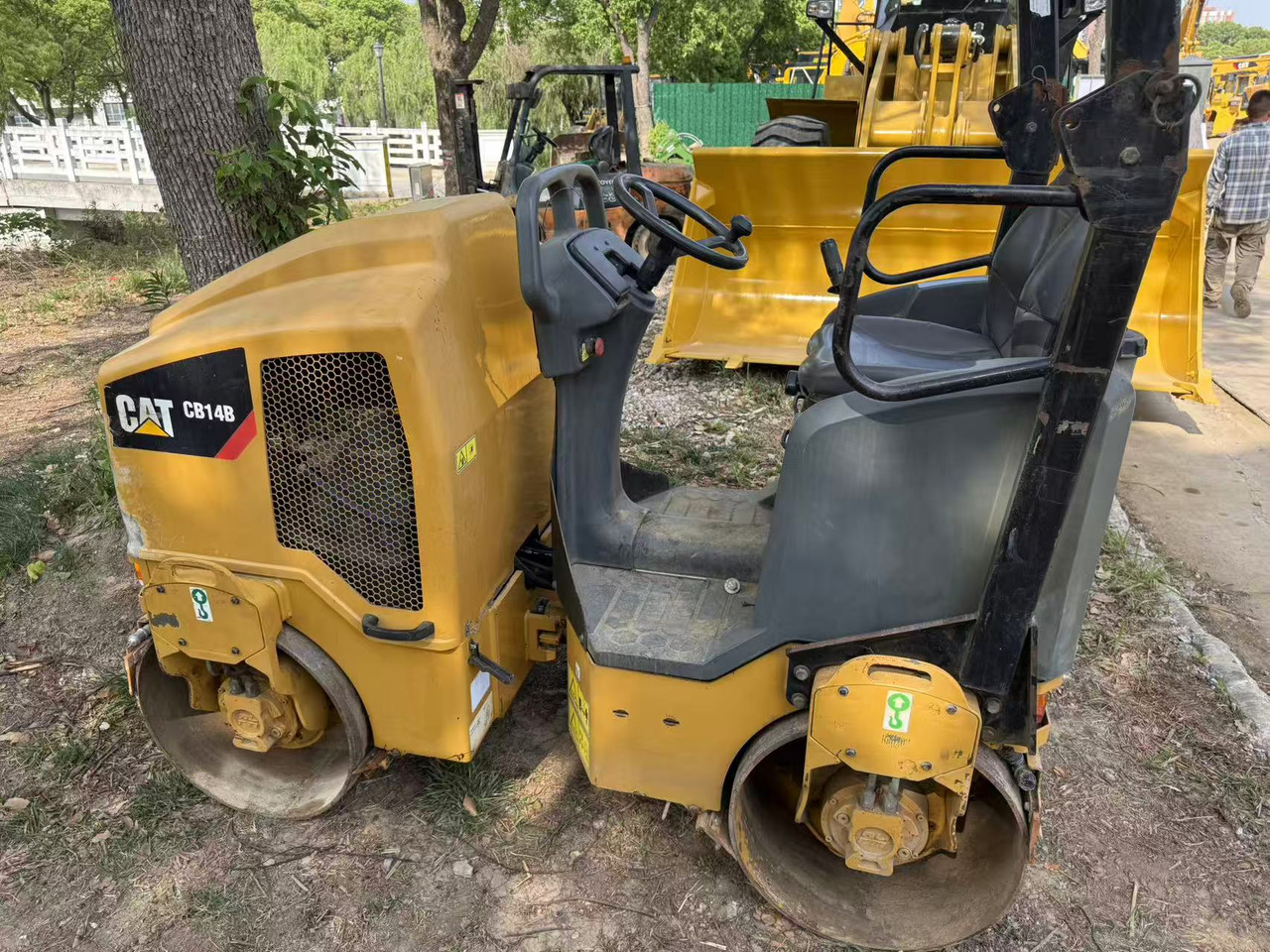 CATERPILLAR CB14B - Compacteur: photos 4 CATERPILLAR CB14B - Compacteur: photos 4