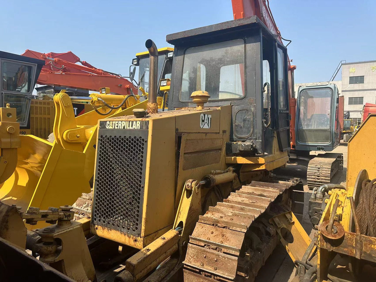 CATERPILLAR D4C - Bulldozer: photos 3 CATERPILLAR D4C - Bulldozer: photos 3