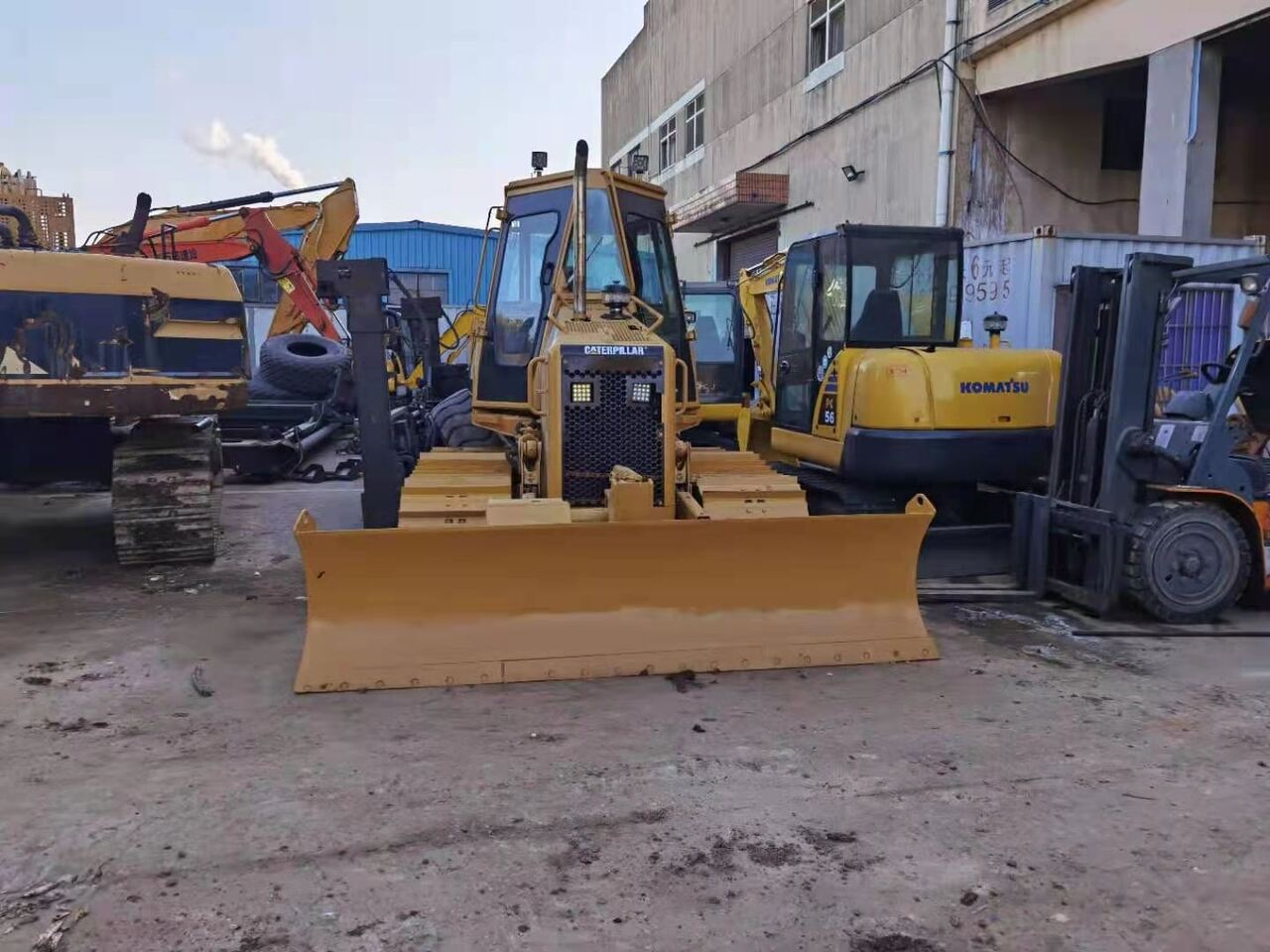 CATERPILLAR D4G - Bulldozer: photos 4 CATERPILLAR D4G - Bulldozer: photos 4