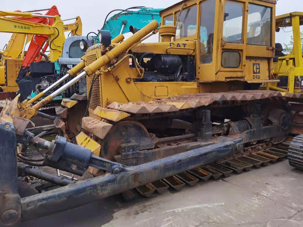CATERPILLAR D6D - Bulldozer: photos 2 CATERPILLAR D6D - Bulldozer: photos 2