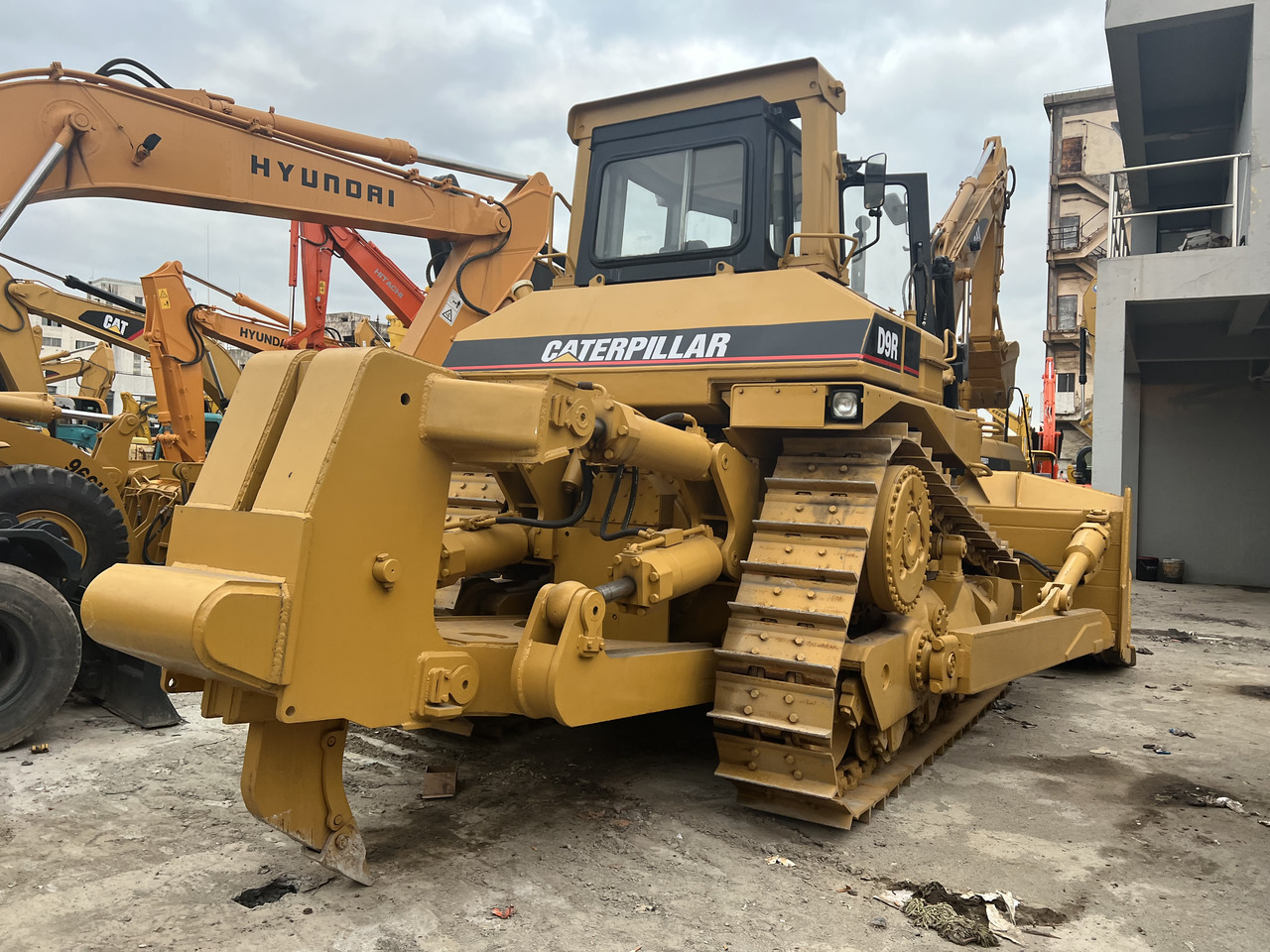 CATERPILLAR D9R - Bulldozer: photos 2 CATERPILLAR D9R - Bulldozer: photos 2