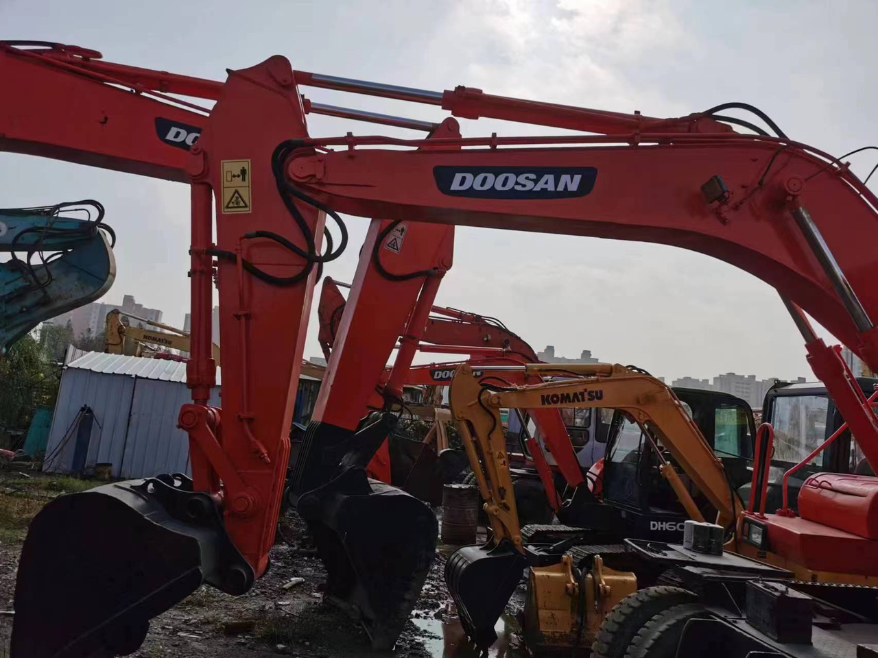 DOOSAN DH140W-7 - Pelle sur pneus: photos 3 DOOSAN DH140W-7 - Pelle sur pneus: photos 3