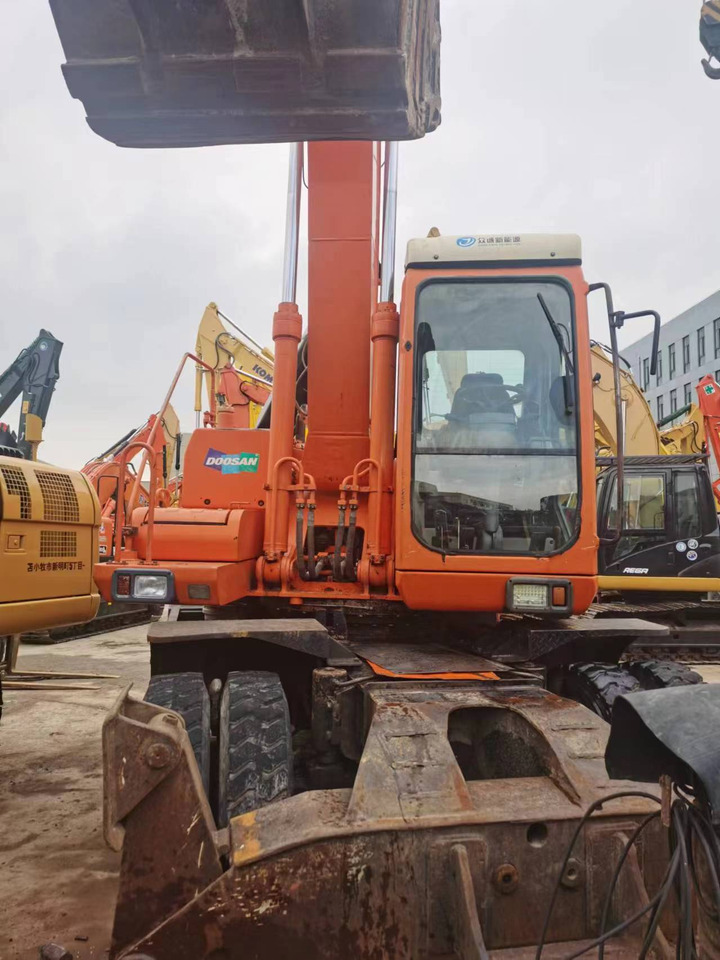 DOOSAN DH210W-7 - Pelle sur pneus: photos 4 DOOSAN DH210W-7 - Pelle sur pneus: photos 4