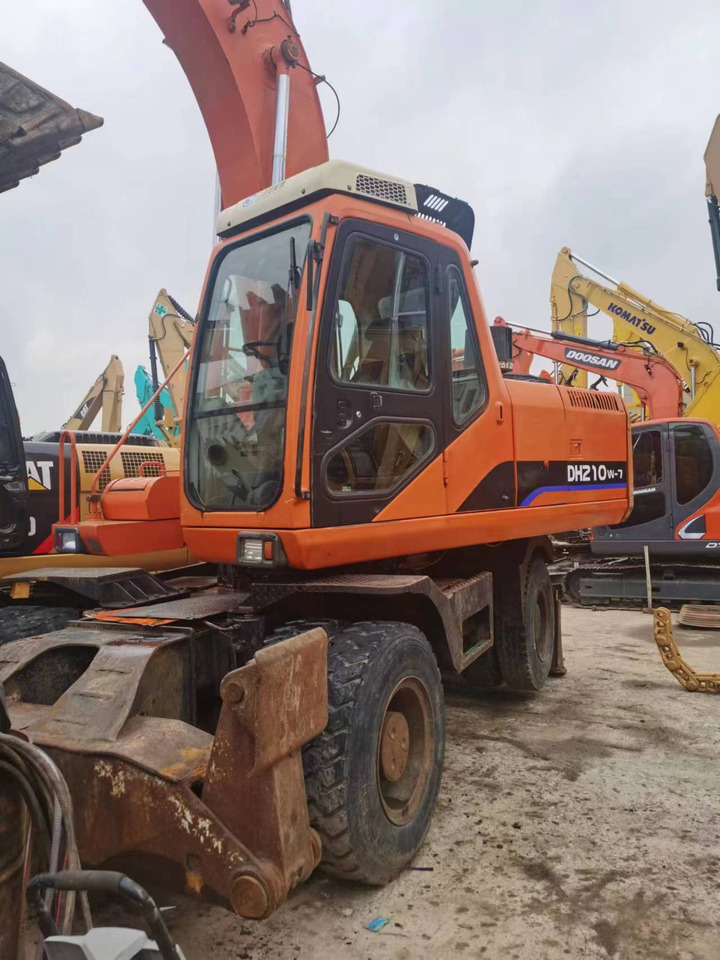 DOOSAN DH210W-7 - Pelle sur pneus: photos 3 DOOSAN DH210W-7 - Pelle sur pneus: photos 3