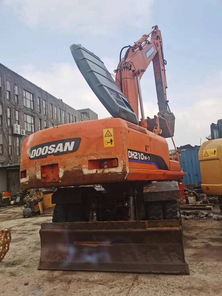DOOSAN DH210W-7 - Pelle sur pneus: photos 2 DOOSAN DH210W-7 - Pelle sur pneus: photos 2