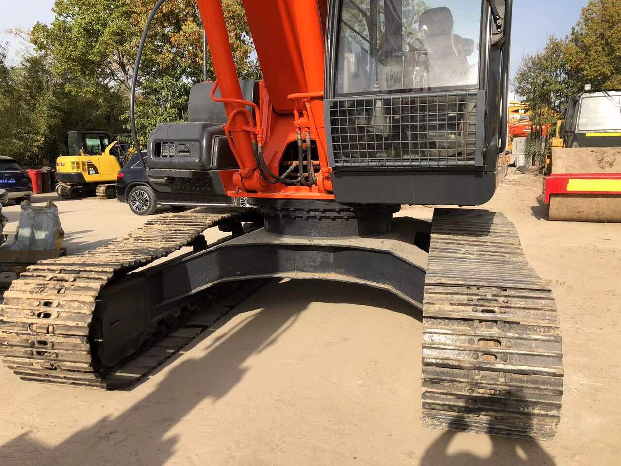 HITACHI ZX240 - Pelle sur chenille: photos 5 HITACHI ZX240 - Pelle sur chenille: photos 5