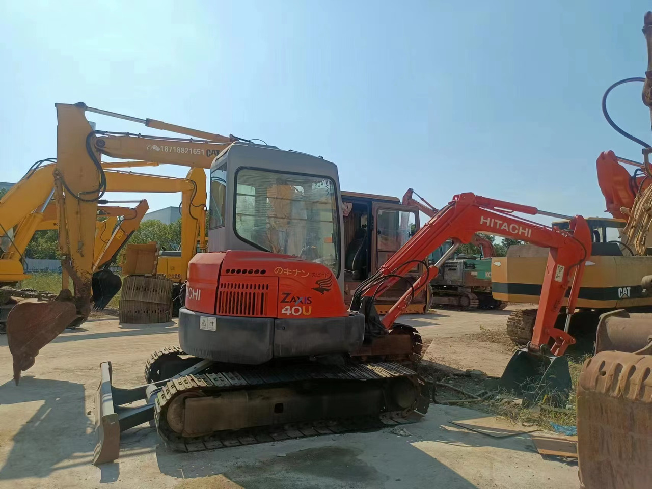 HITACHI ZX40U - Pelle sur chenille: photos 1 HITACHI ZX40U - Pelle sur chenille: photos 1