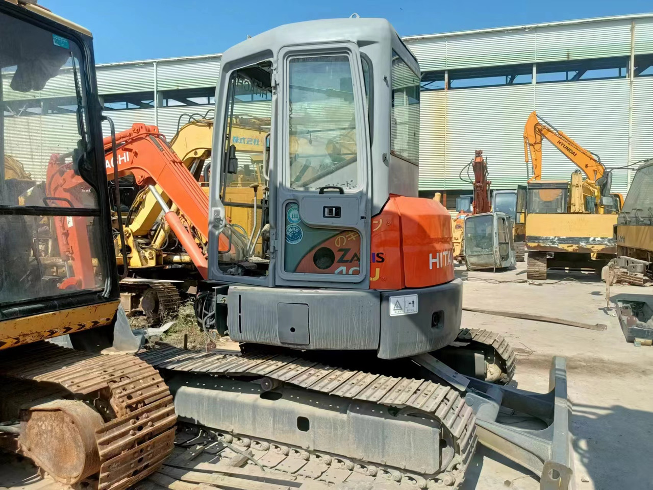 HITACHI ZX40U - Pelle sur chenille: photos 3 HITACHI ZX40U - Pelle sur chenille: photos 3