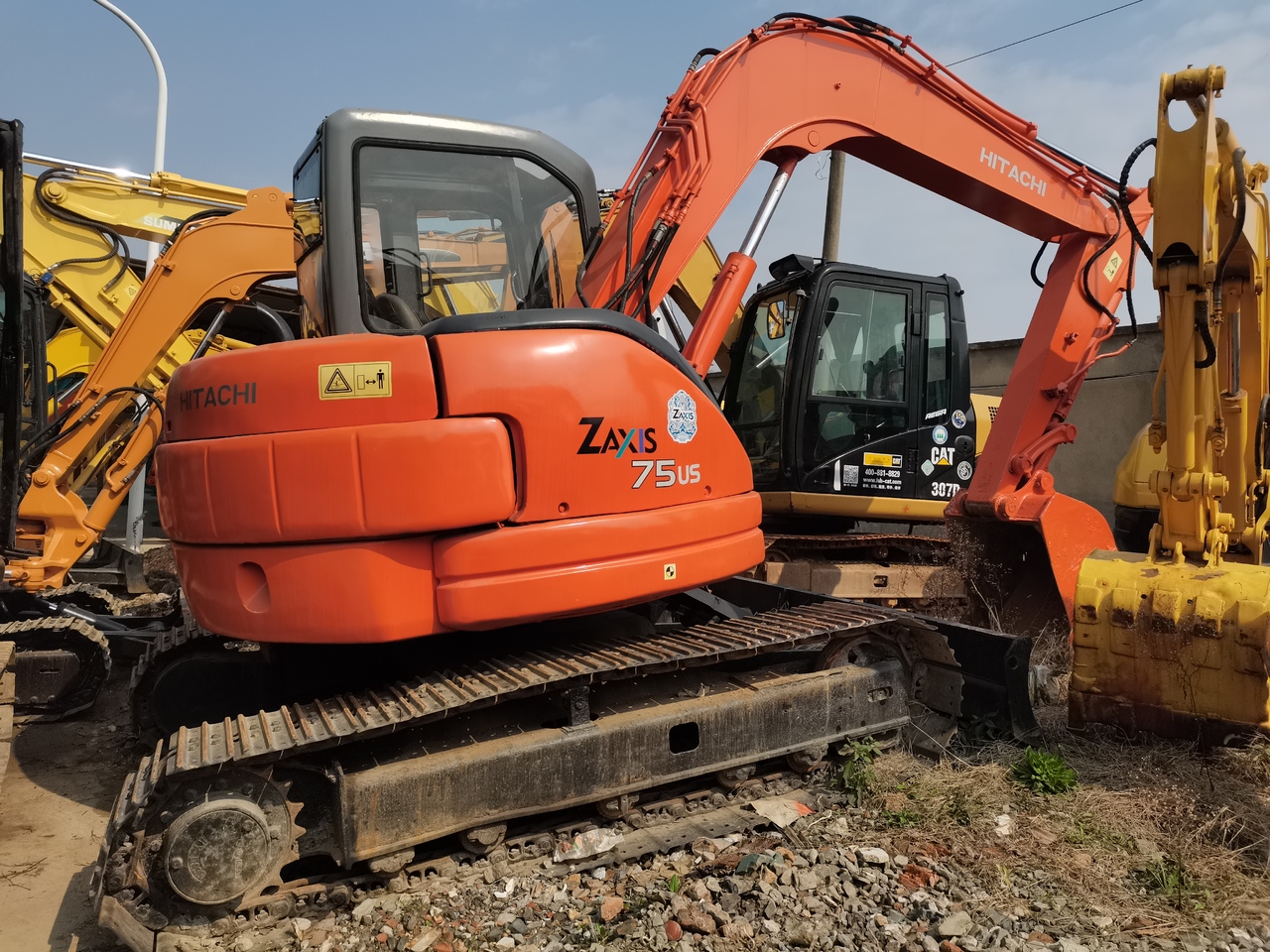 HITACHI ZX75 - Pelle sur chenille: photos 1 HITACHI ZX75 - Pelle sur chenille: photos 1