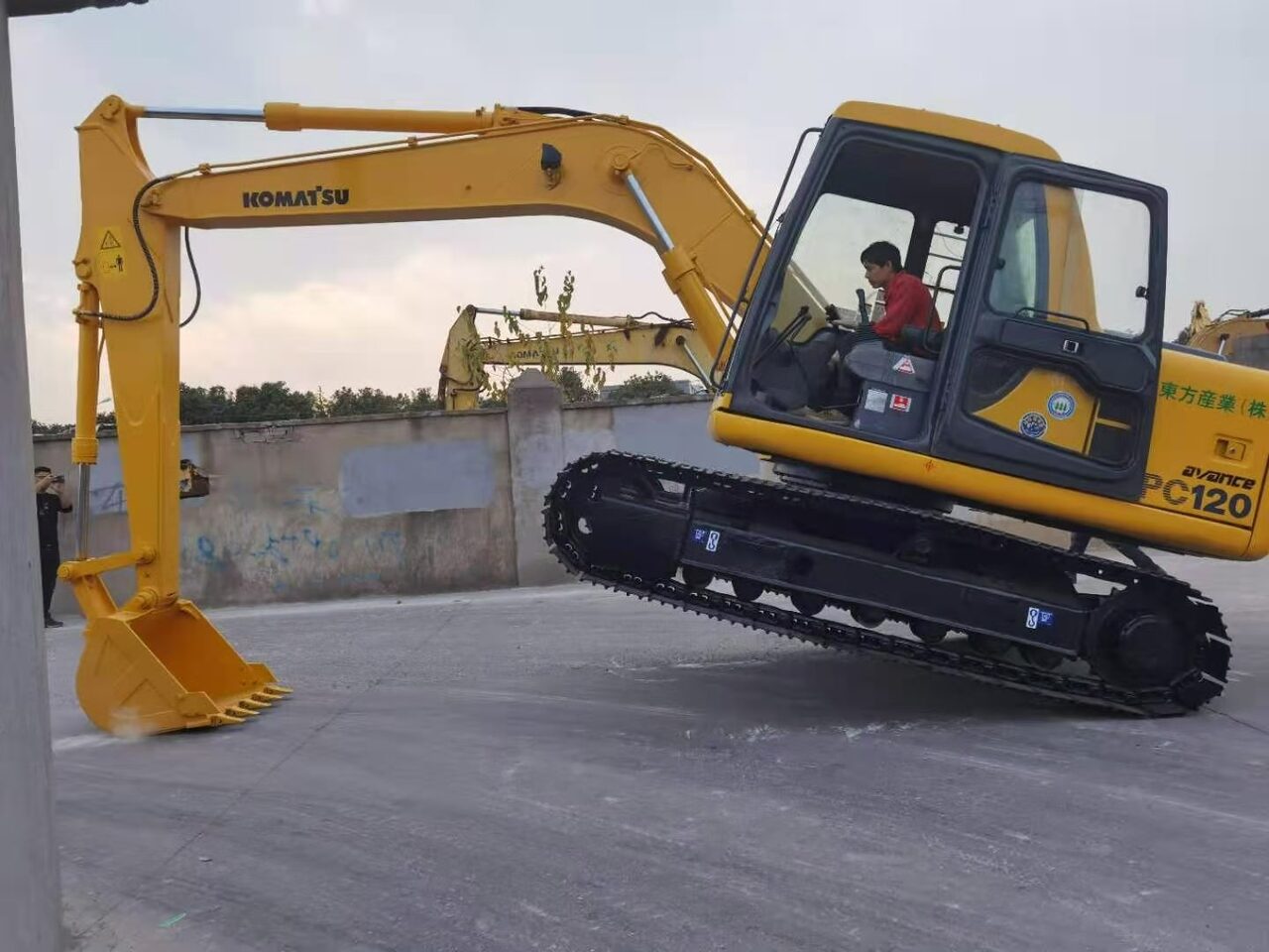 KOMATSU PC120-6 - Pelle sur chenille: photos 5 KOMATSU PC120-6 - Pelle sur chenille: photos 5