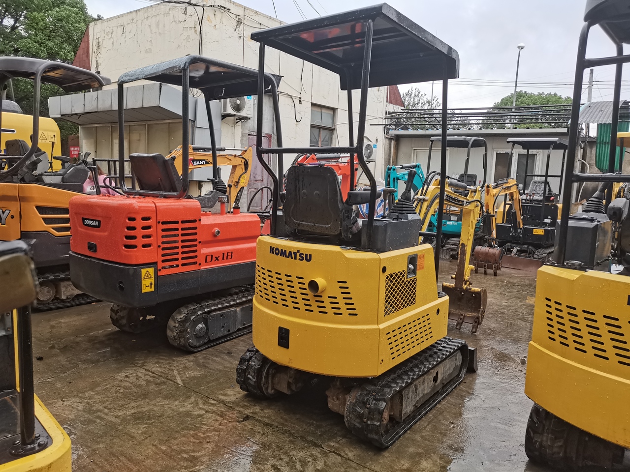 KOMATSU PC15MR - Mini pelle: photos 4 KOMATSU PC15MR - Mini pelle: photos 4