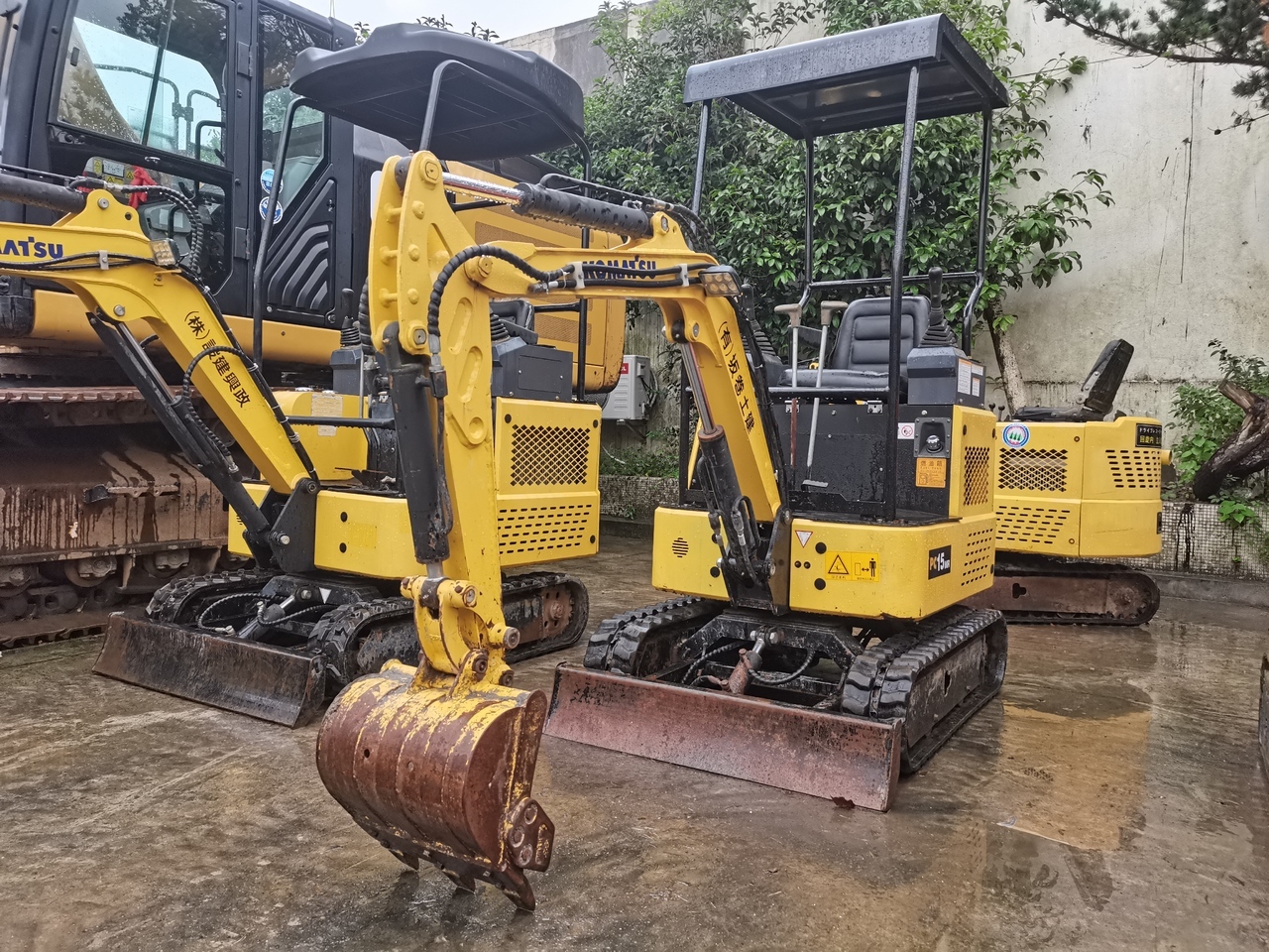 KOMATSU PC15MR - Mini pelle: photos 1 KOMATSU PC15MR - Mini pelle: photos 1