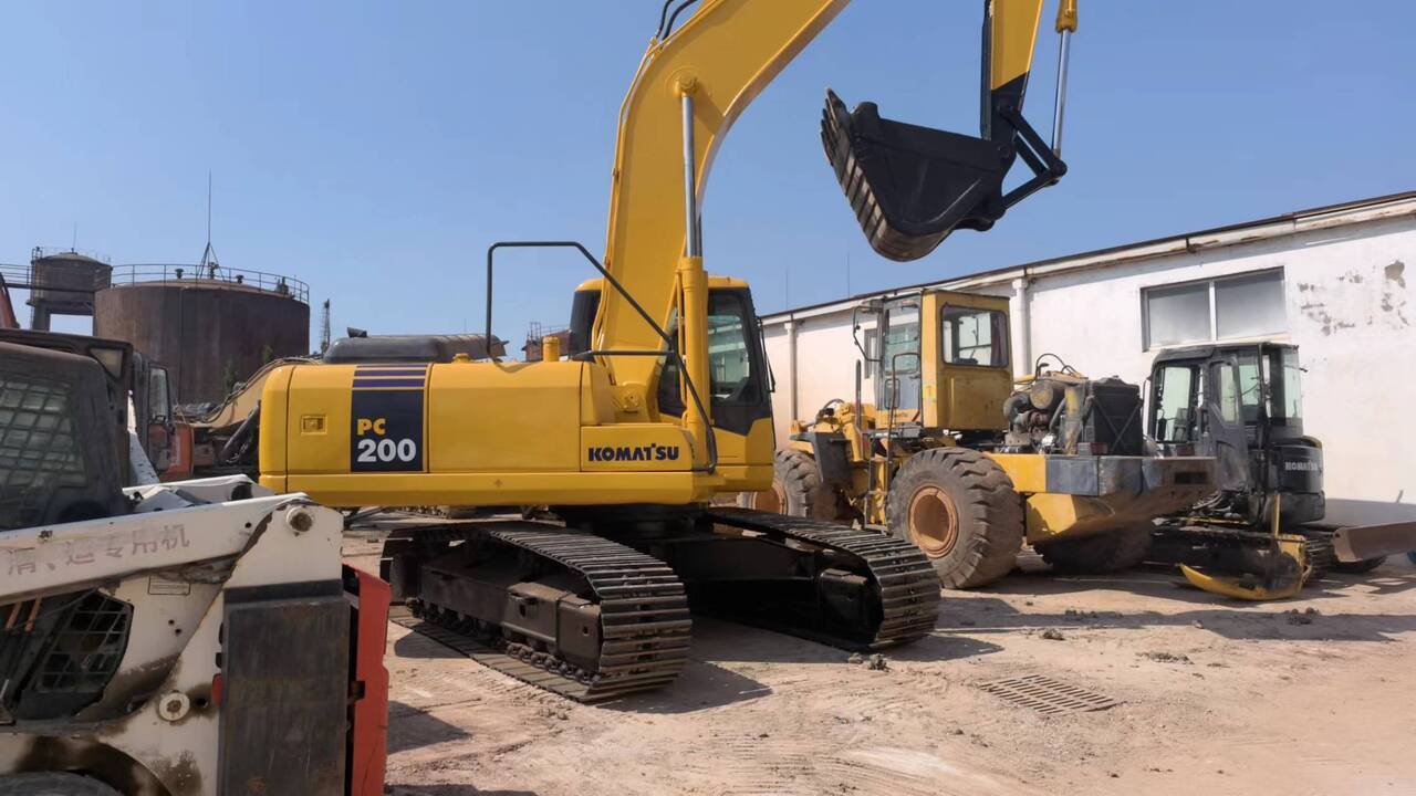 KOMATSU PC200-7 - Pelle sur chenille: photos 2 KOMATSU PC200-7 - Pelle sur chenille: photos 2