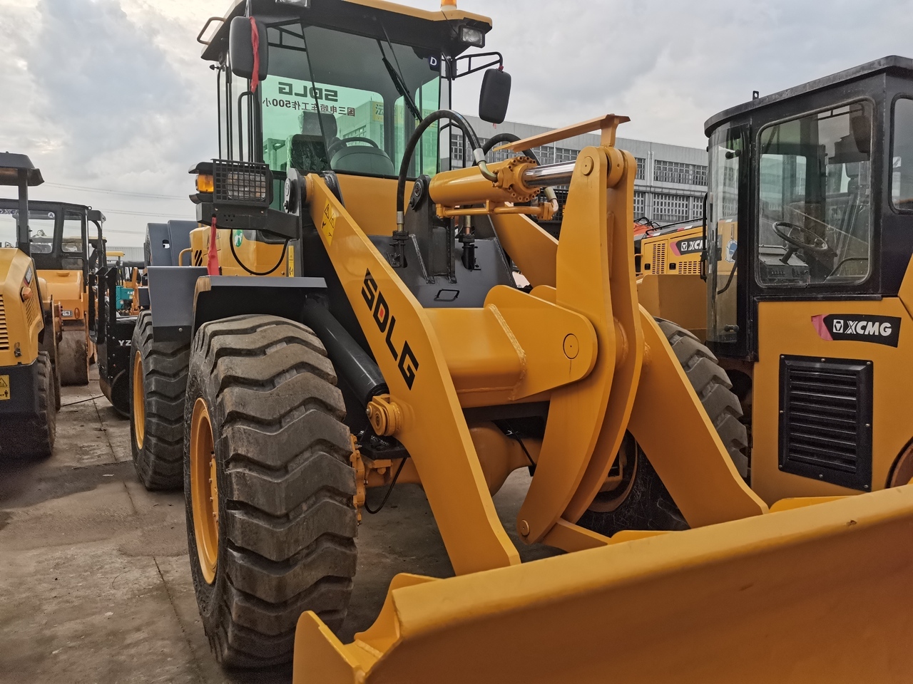 SDLG L933-SDLG-wheel loader - Chargeuse sur pneus: photos 1 SDLG L933-SDLG-wheel loader - Chargeuse sur pneus: photos 1