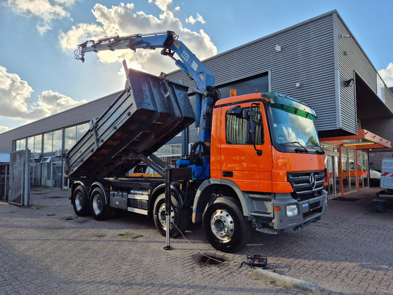 Mercedes-Benz Actros 3241 8X4 Containersysteem/ 20T HMF crane/ Manual - Camion ampliroll, Camion grue: photos 1 Mercedes-Benz Actros 3241 8X4 Containersysteem/ 20T HMF crane/ Manual - Camion ampliroll, Camion grue: photos 1
