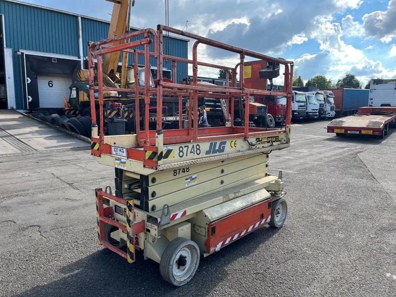 JLG 2646-E !!! LOW HOURS !!! - Nacelle ciseaux: photos 3 JLG 2646-E !!! LOW HOURS !!! - Nacelle ciseaux: photos 3