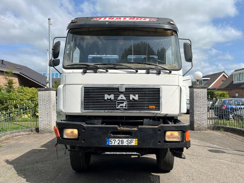 MAN 35.372 35 302 8X6 KIPPER MANUAL ZF GEARBOX FULL STEEL SPRING - Camion benne: photos 2 MAN 35.372 35 302 8X6 KIPPER MANUAL ZF GEARBOX FULL STEEL SPRING - Camion benne: photos 2