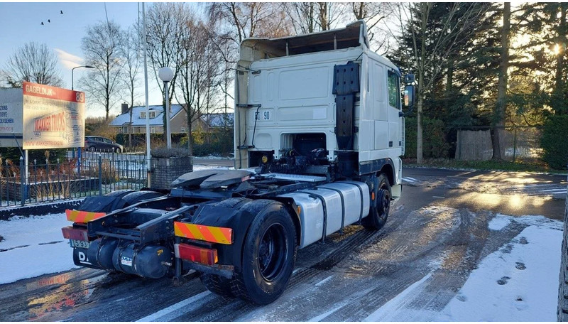 DAF XF 95.430 EURO 2 MANUAL GEARBOX - Tracteur routier: photos 3 DAF XF 95.430 EURO 2 MANUAL GEARBOX - Tracteur routier: photos 3