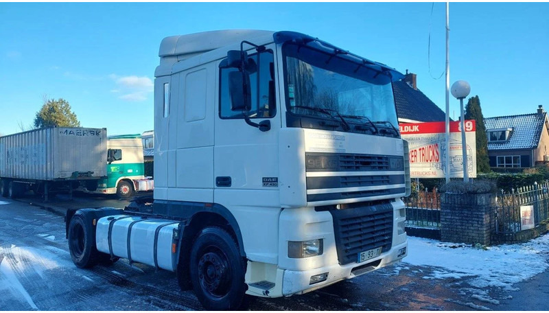 DAF XF 95.430 EURO 2 MANUAL GEARBOX - Tracteur routier: photos 2 DAF XF 95.430 EURO 2 MANUAL GEARBOX - Tracteur routier: photos 2