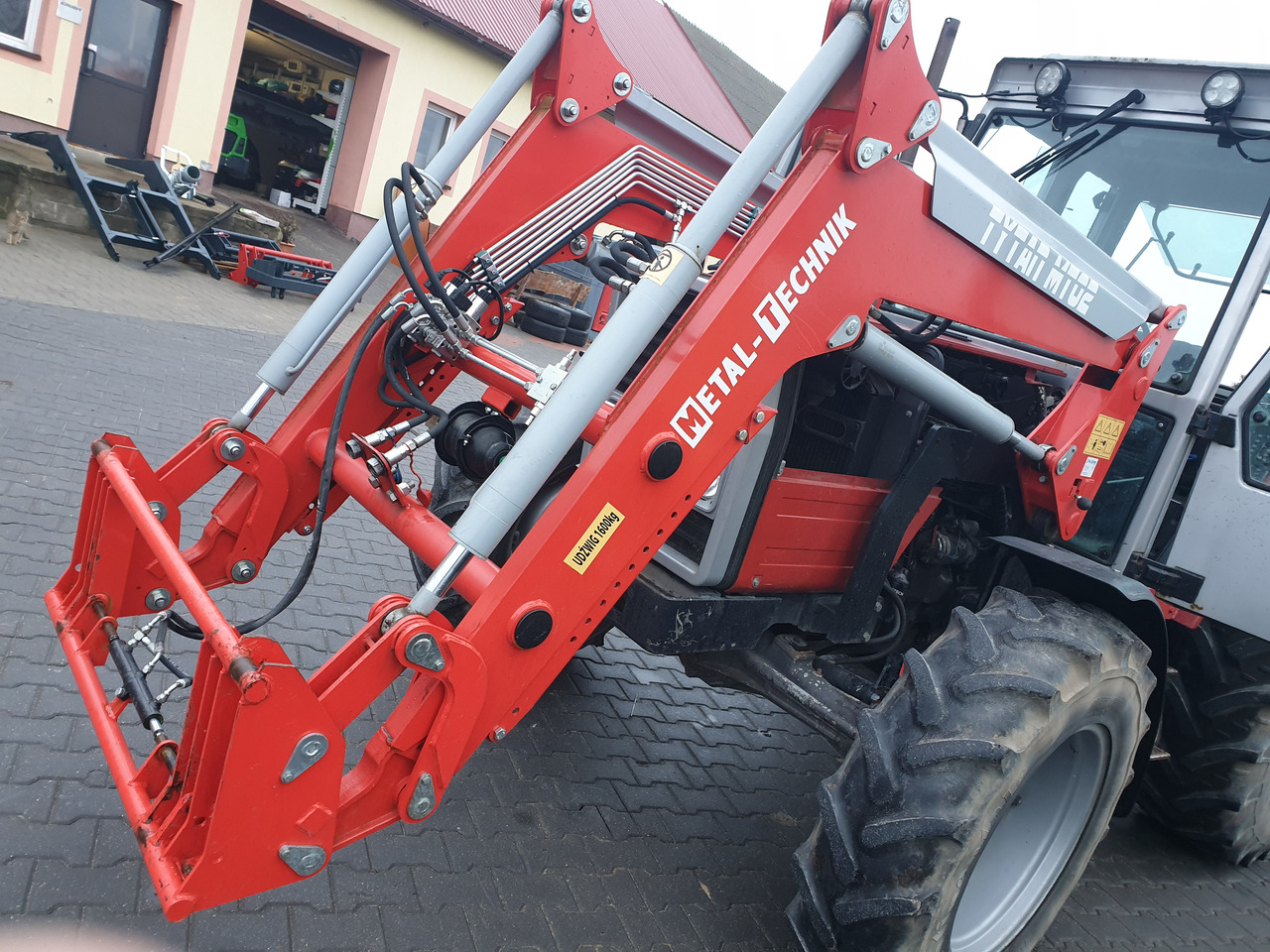 Metal-Technik Ładowacz czołowy do ZETOR 90, 100, 110. - Machine agricole: photos 1 Metal-Technik Ładowacz czołowy do ZETOR 90, 100, 110. - Machine agricole: photos 1