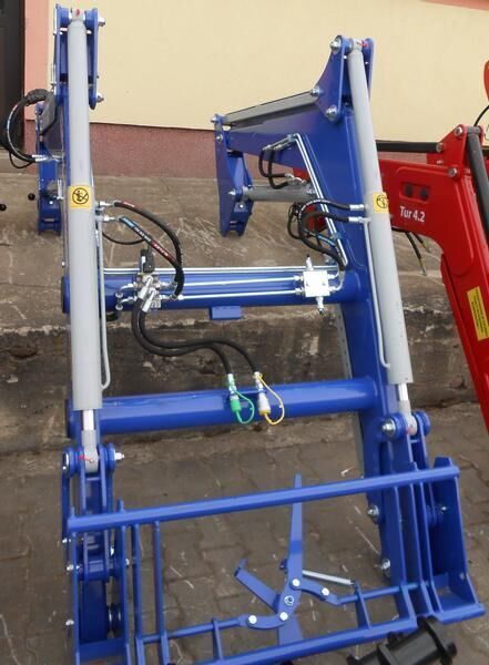 Metal-Technik Frontlader für Massey Ferguson/ Front loader/ Ładowacz TUR - Chargeur frontal pour tracteur pour Tracteur agricole: photos 5 Metal-Technik Frontlader für Massey Ferguson/ Front loader/ Ładowacz TUR - Chargeur frontal pour tracteur pour Tracteur agricole: photos 5