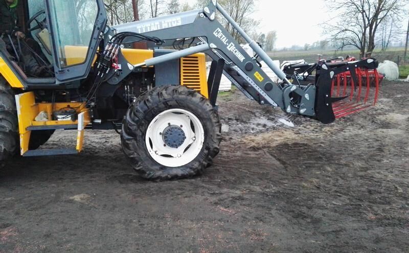 Metal-Technik für RENAULT 113.14 / Ładowacz czołowy do RENAULT 113. - Chargeur frontal pour tracteur: photos 1 Metal-Technik für RENAULT 113.14 / Ładowacz czołowy do RENAULT 113. - Chargeur frontal pour tracteur: photos 1