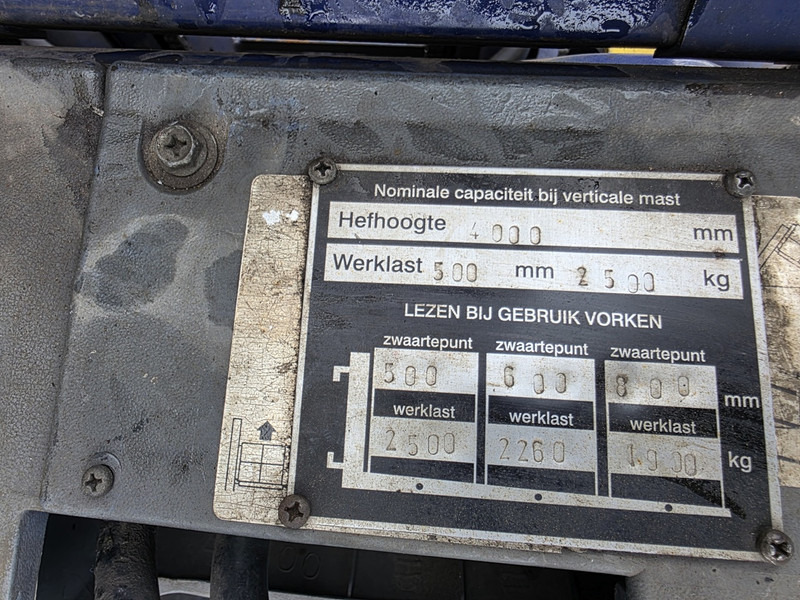 Komatsu fd25t-14 dieselheftruck - Chariot élévateur diesel: photos 5 Komatsu fd25t-14 dieselheftruck - Chariot élévateur diesel: photos 5