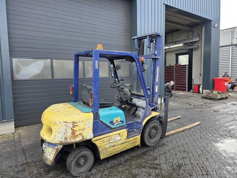 Komatsu fd25t-14 dieselheftruck - Chariot élévateur diesel: photos 3 Komatsu fd25t-14 dieselheftruck - Chariot élévateur diesel: photos 3