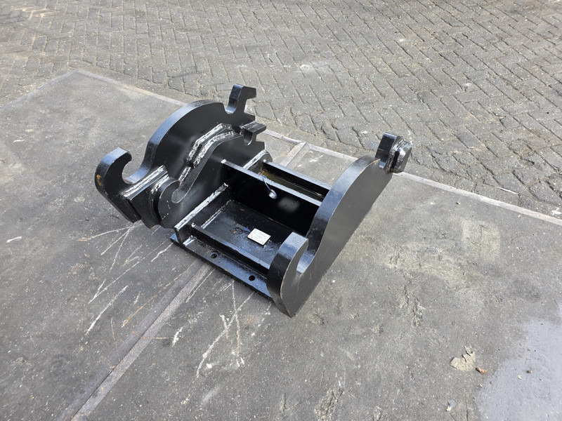 Kopplaat cw40 cw 45 adaptor plate cw45 cw 40 verachtert - Attache rapide pour Engins de chantier: photos 3 Kopplaat cw40 cw 45 adaptor plate cw45 cw 40 verachtert - Attache rapide pour Engins de chantier: photos 3