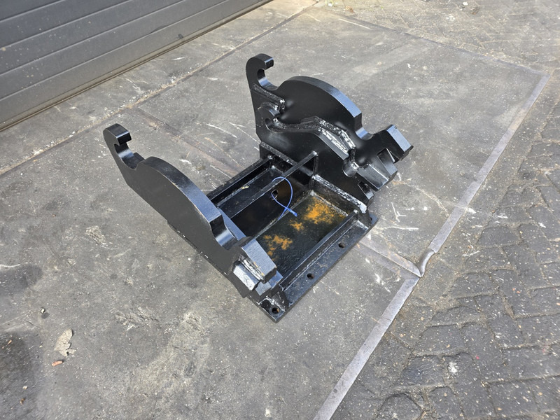 Kopplaat cw40 cw 45 adaptor plate cw45 cw 40 verachtert - Attache rapide pour Engins de chantier: photos 2 Kopplaat cw40 cw 45 adaptor plate cw45 cw 40 verachtert - Attache rapide pour Engins de chantier: photos 2