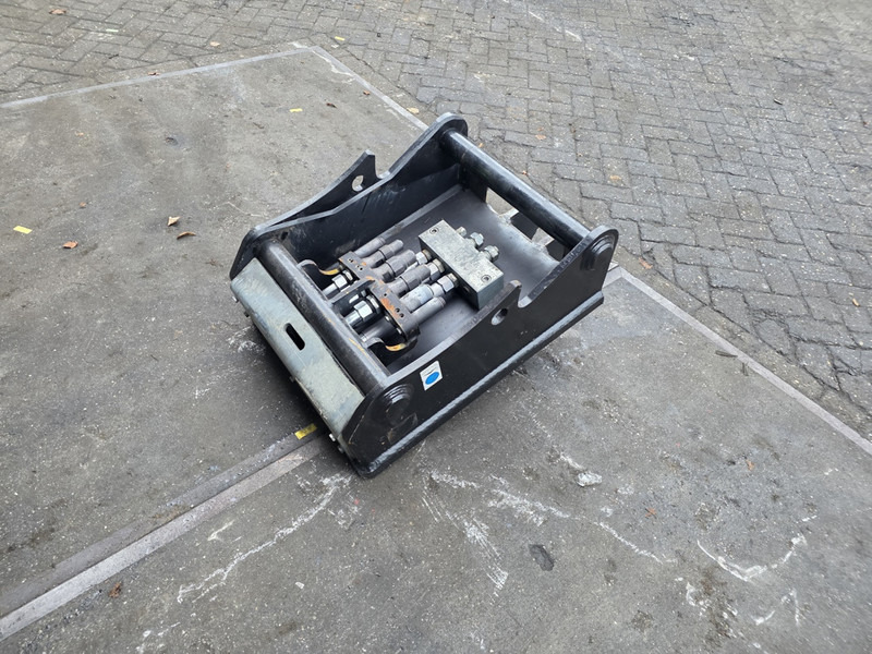 Oilquick kopplaat oq70/55 adaptor plate oilquick 70 55 steelwrist - Attache rapide pour Engins de chantier: photos 4 Oilquick kopplaat oq70/55 adaptor plate oilquick 70 55 steelwrist - Attache rapide pour Engins de chantier: photos 4