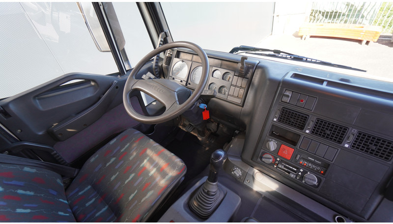 Iveco EUROTRAKKER CURSOR 350 6X4 FLATBED WITH PALFINGER PK 20002 CRANE - Camion grue: photos 5 Iveco EUROTRAKKER CURSOR 350 6X4 FLATBED WITH PALFINGER PK 20002 CRANE - Camion grue: photos 5