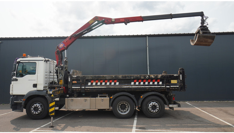 Camion grue MAN TGM 26.290 TIPPER WITH HMF 1643 Z2 CRANE: photos 1